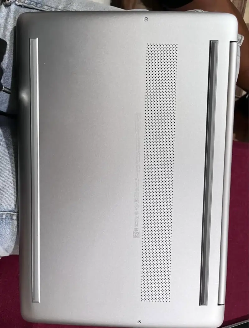 Laptop HP 15 con procesador Ryzen 5 - 3
