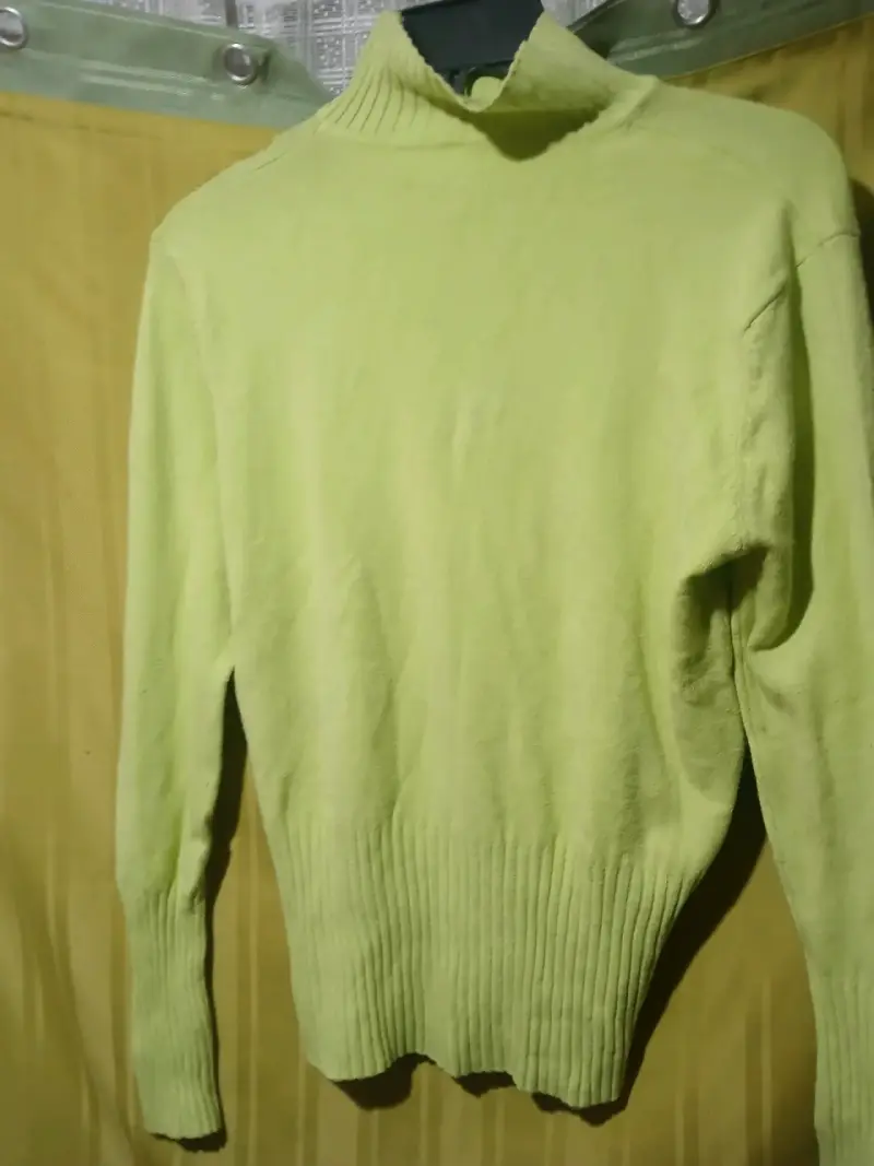 Suéter cuello alto verde pistacho para mujer - 2