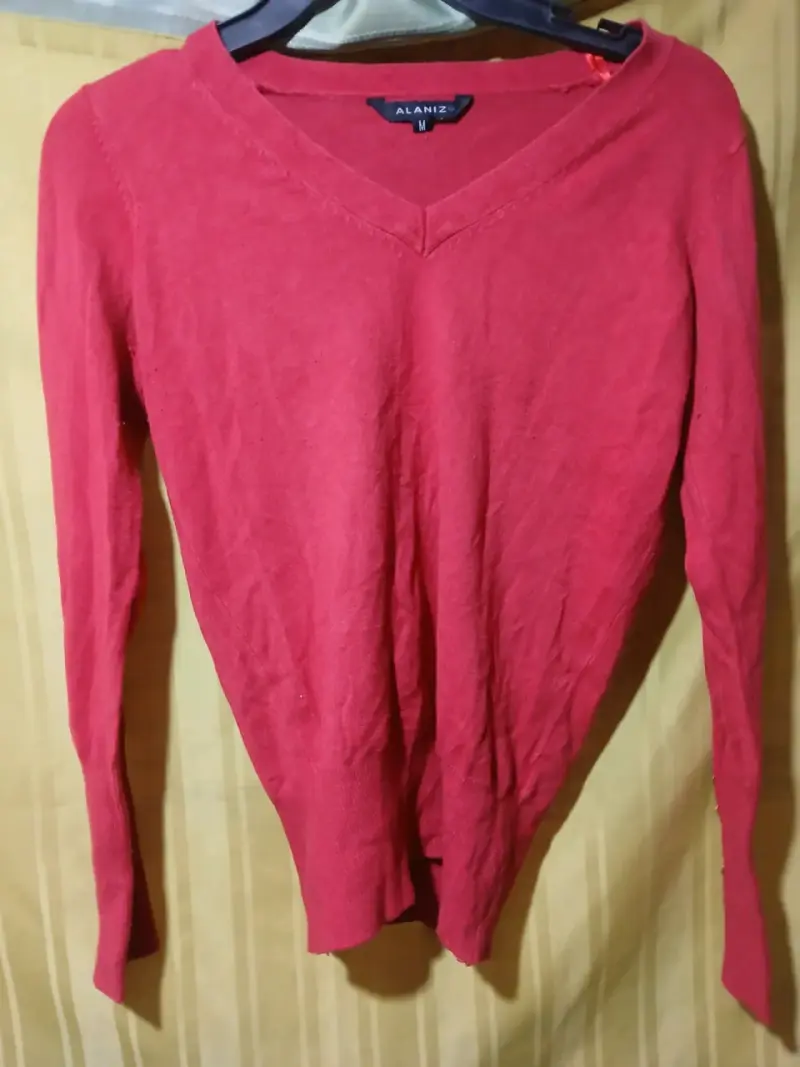 Suéter rojo Alaniz cuello en V talla M - 1