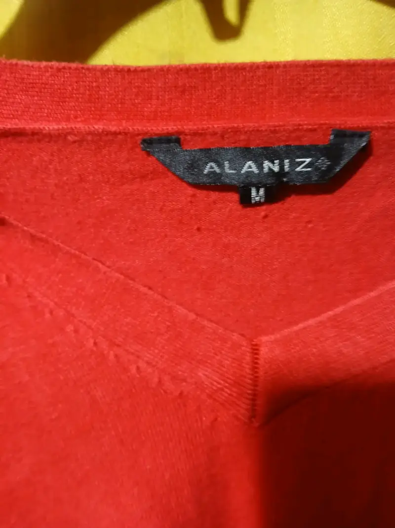 Suéter rojo Alaniz cuello en V talla M - 2