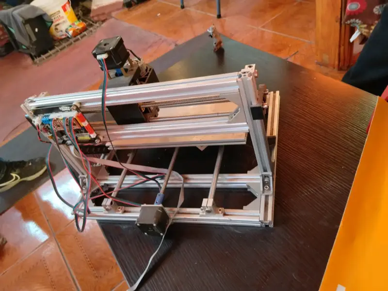 Fresadora CNC de escritorio con controlador - 2