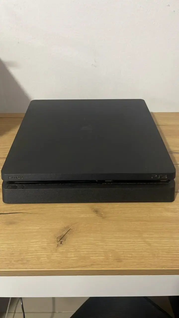 Consola PlayStation 4 Slim negra - 1