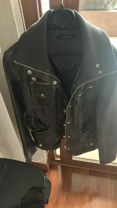Chaqueta de cuero gris con bolsillos - miniatura 1