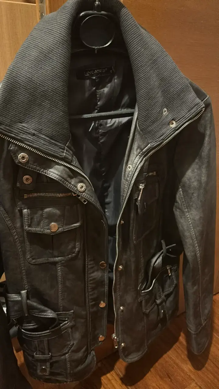 Chaqueta de cuero gris con bolsillos - 3