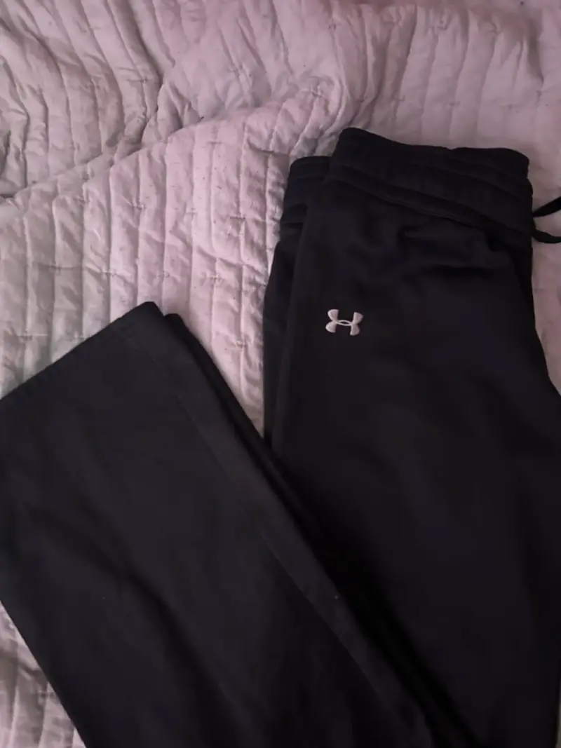 Pantalon Under Armour negros - 1