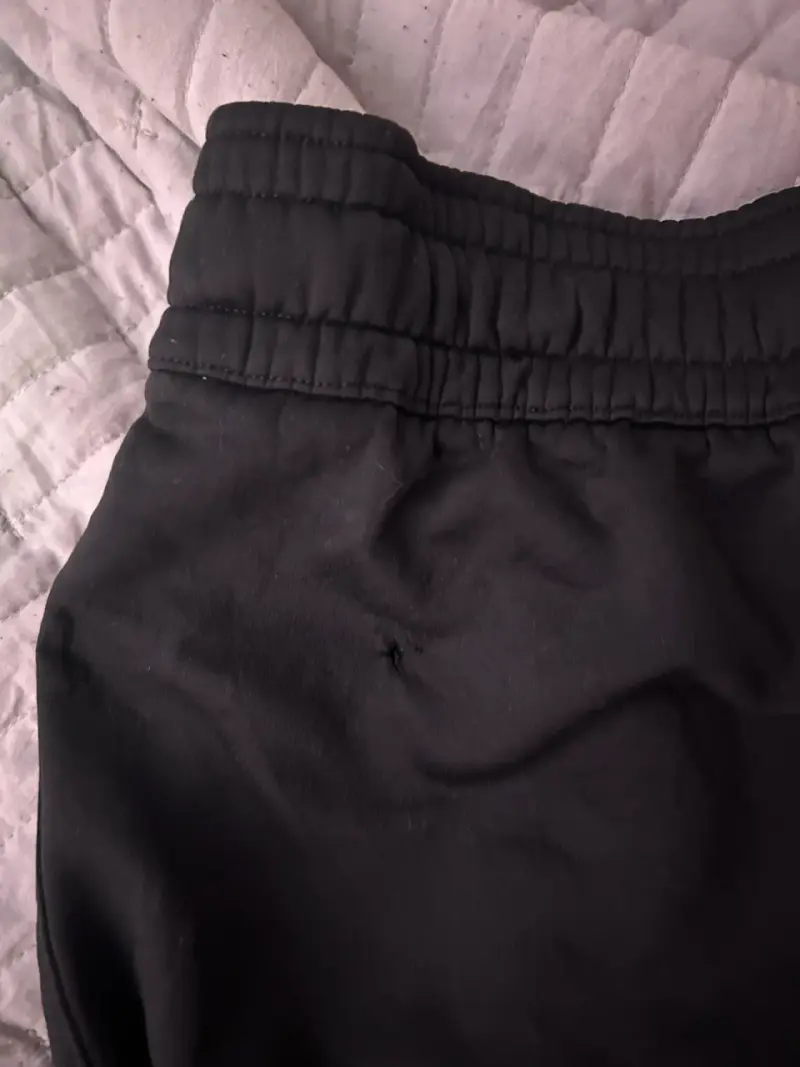 Pantalon Under Armour negros - 3