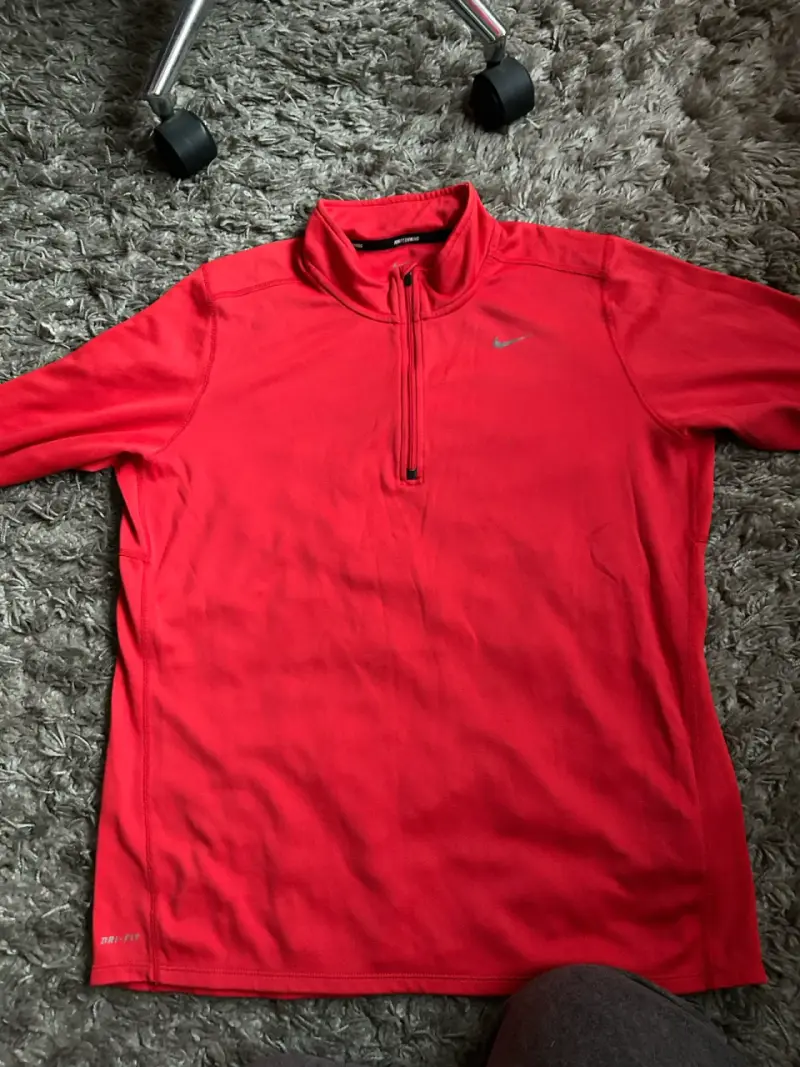 Poleron deportivo rojo con cierre Nike - 1