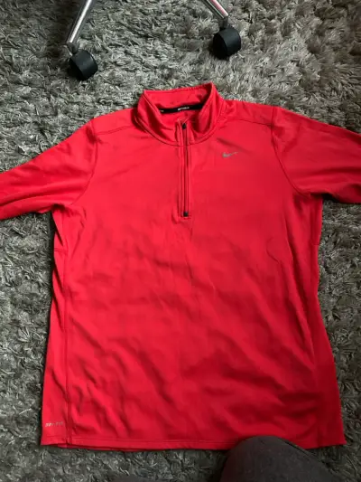 Poleron deportivo rojo con cierre Nike - miniatura 1