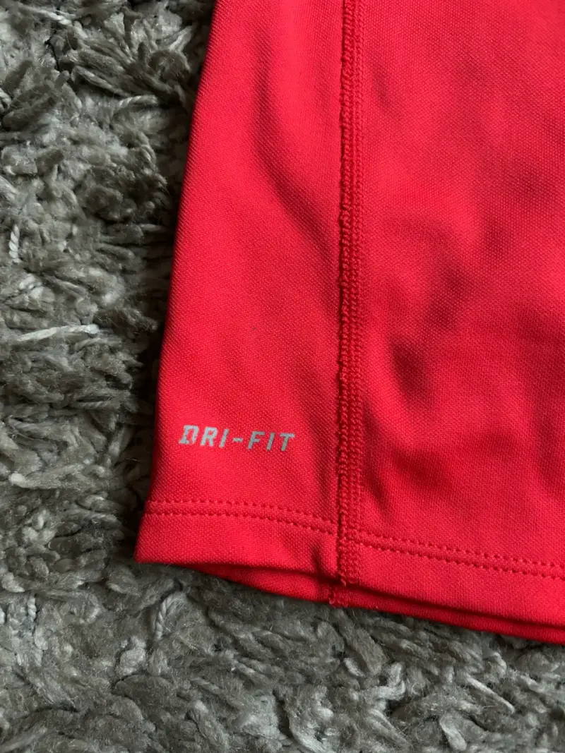Poleron deportivo rojo con cierre Nike - 2
