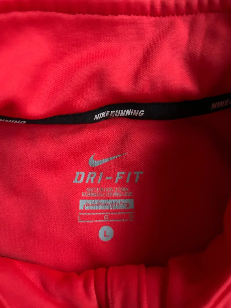 Poleron deportivo rojo con cierre Nike - 3