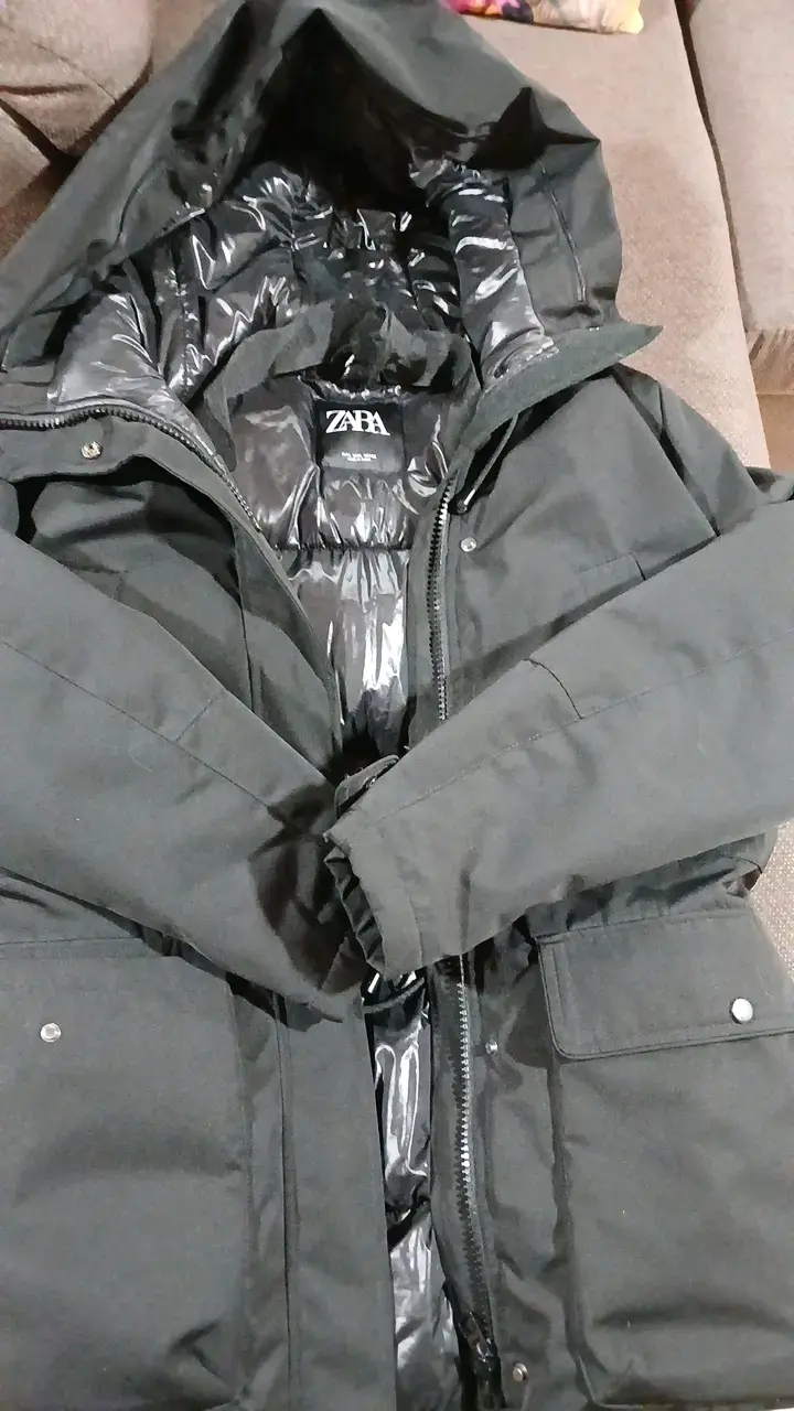 Parka negra Zara con capucha - 2