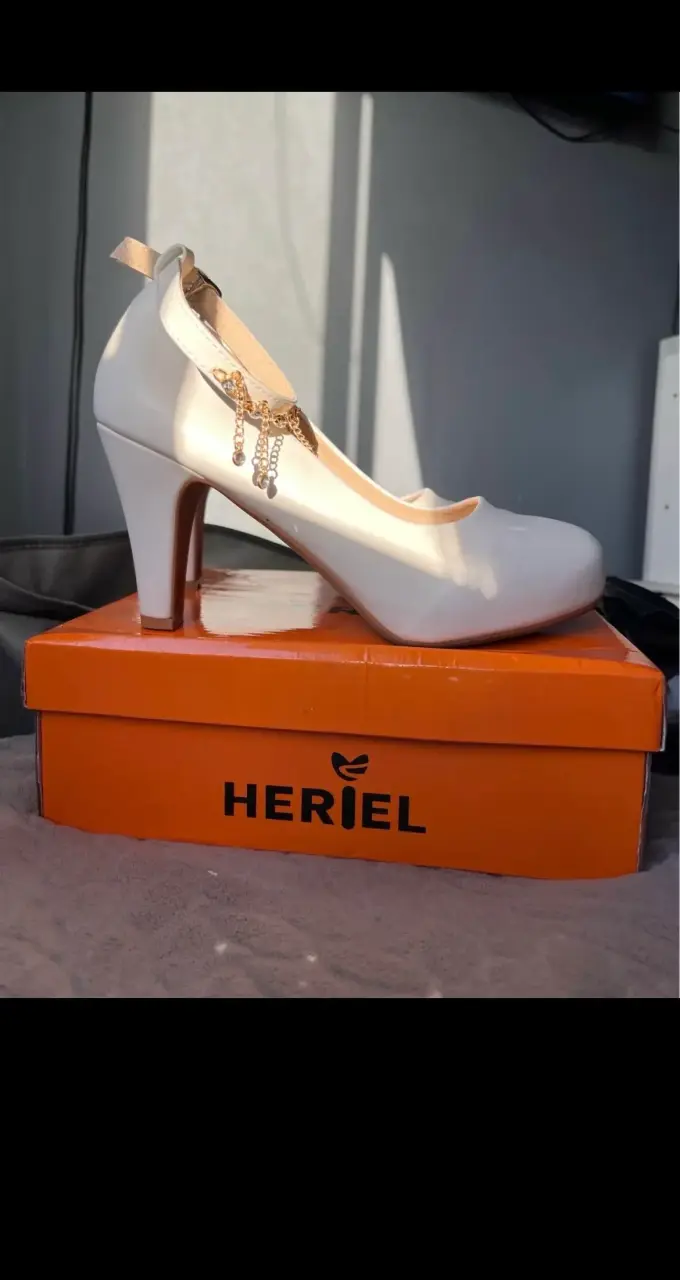 Zapatos de tacón Heriel blancos con cadena - 1