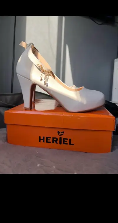 Zapatos de tacón Heriel blancos con cadena - miniatura 1