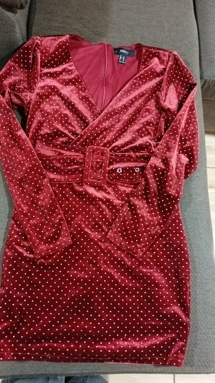 Vestido rojo de terciopelo con puntos - 2