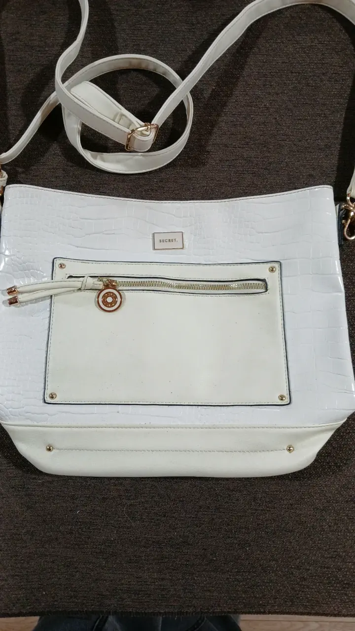 Cartera blanca Secret con textura cocodrilo