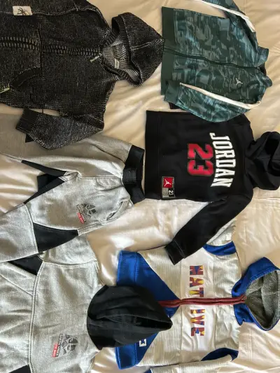 Lote de ropa para niño. A Luca cada pieza - miniatura 3