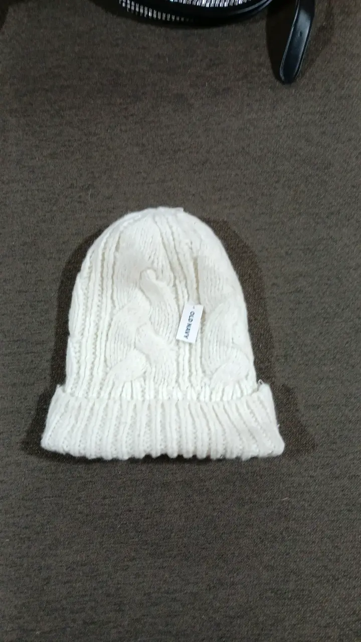 Gorro de lana blanco tejido a mano