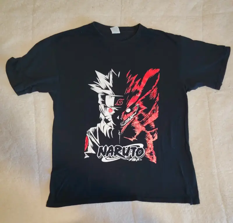 Polera negra Naruto diseño gráfico - 1
