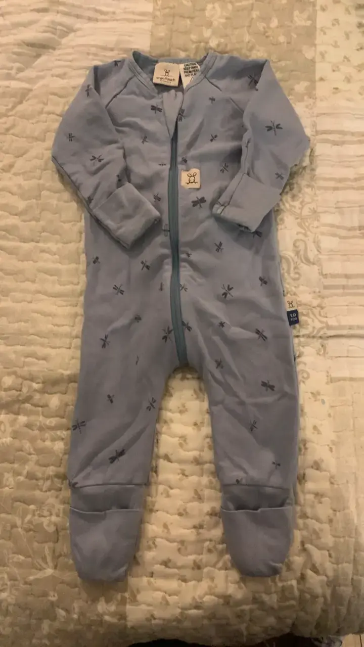 Pijama de bebé azul ergo pouch