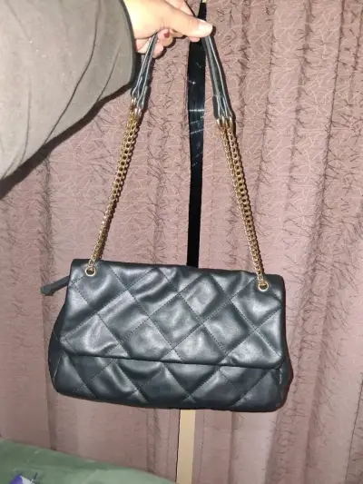 Cartera de cuero marrón con cadena dorada - miniatura 2