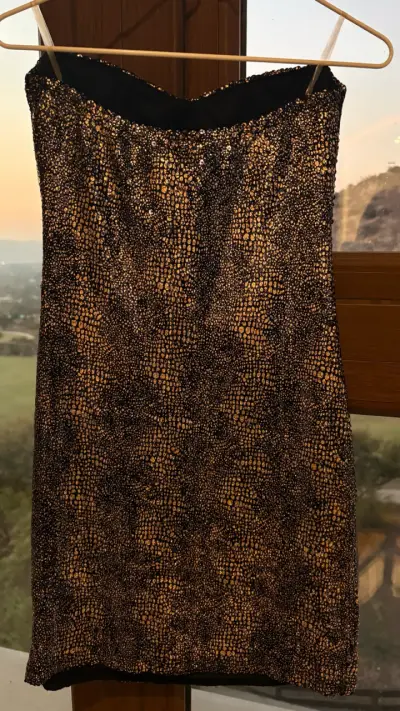 Vestido corto con lentejuelas doradas - miniatura 1