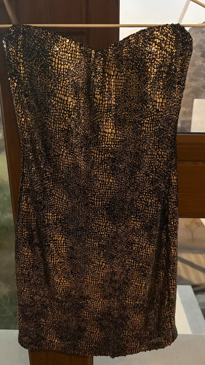Vestido corto con lentejuelas doradas - 2
