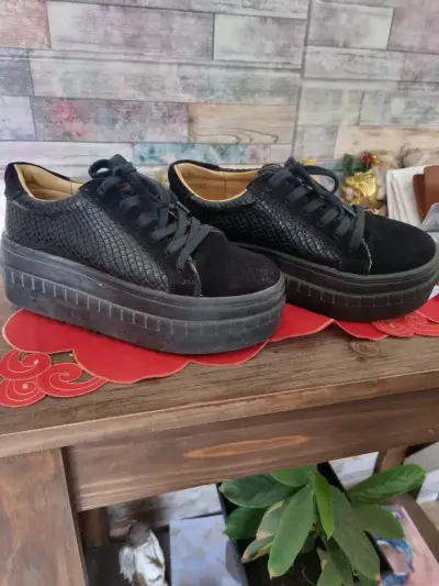 Zapatillas negras con plataforma texturizada - miniatura 2