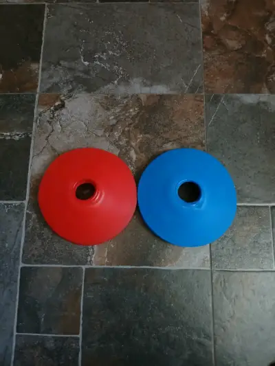 Conos de entrenamiento rojo y azul - miniatura 1