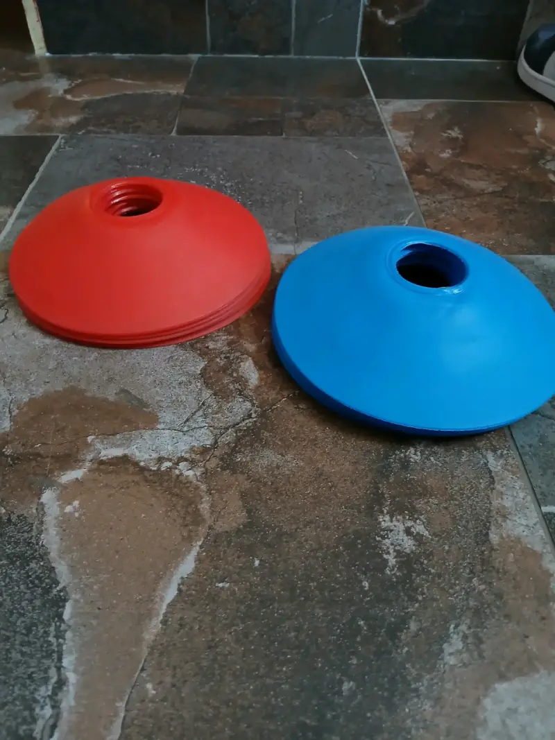 Conos de entrenamiento rojo y azul - 2