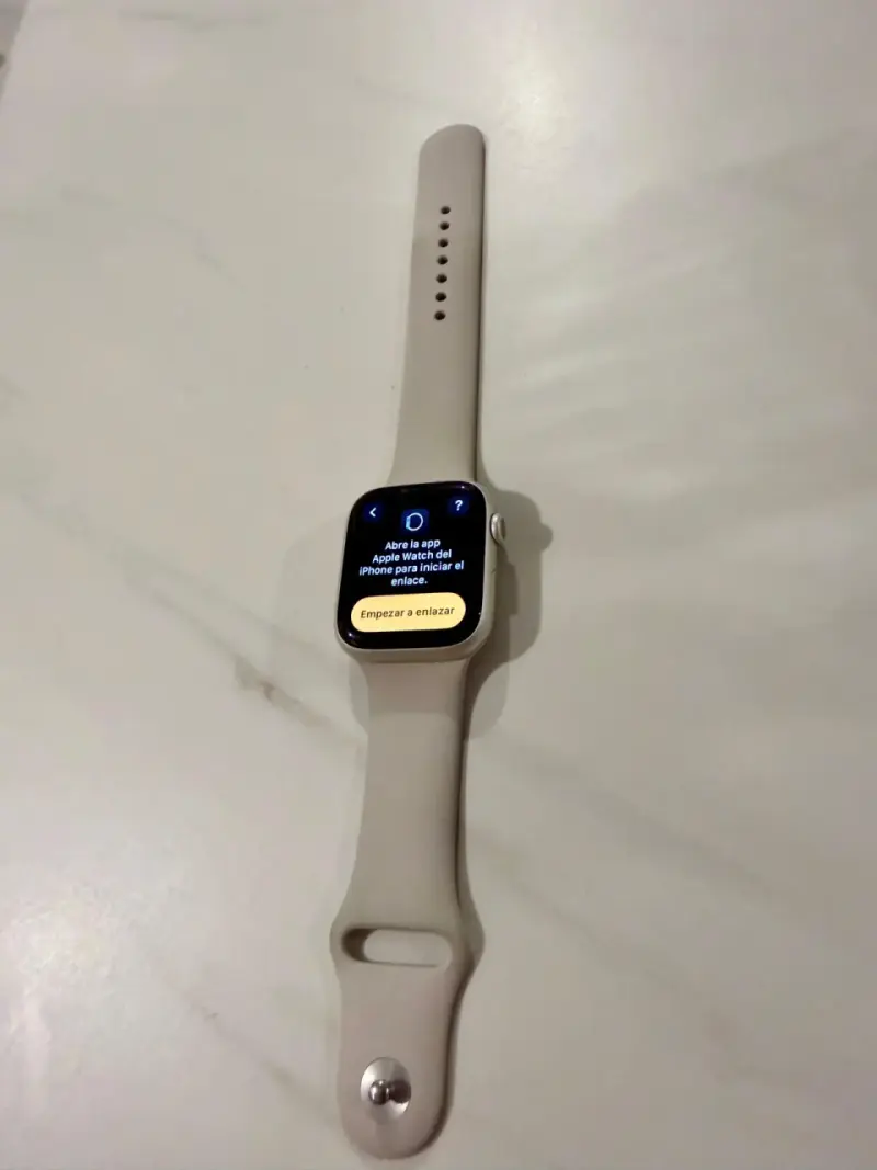 Apple Watch con correa beige en buen estado - 1