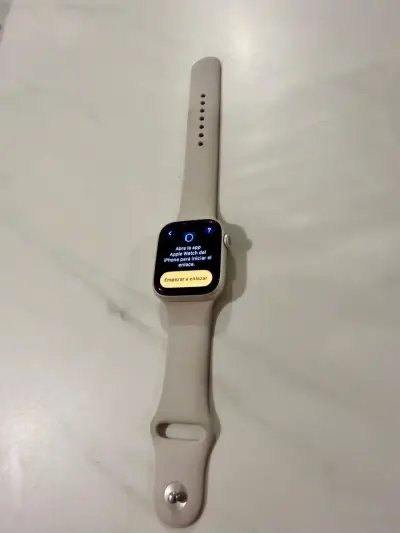 Apple Watch con correa beige en buen estado - miniatura 1