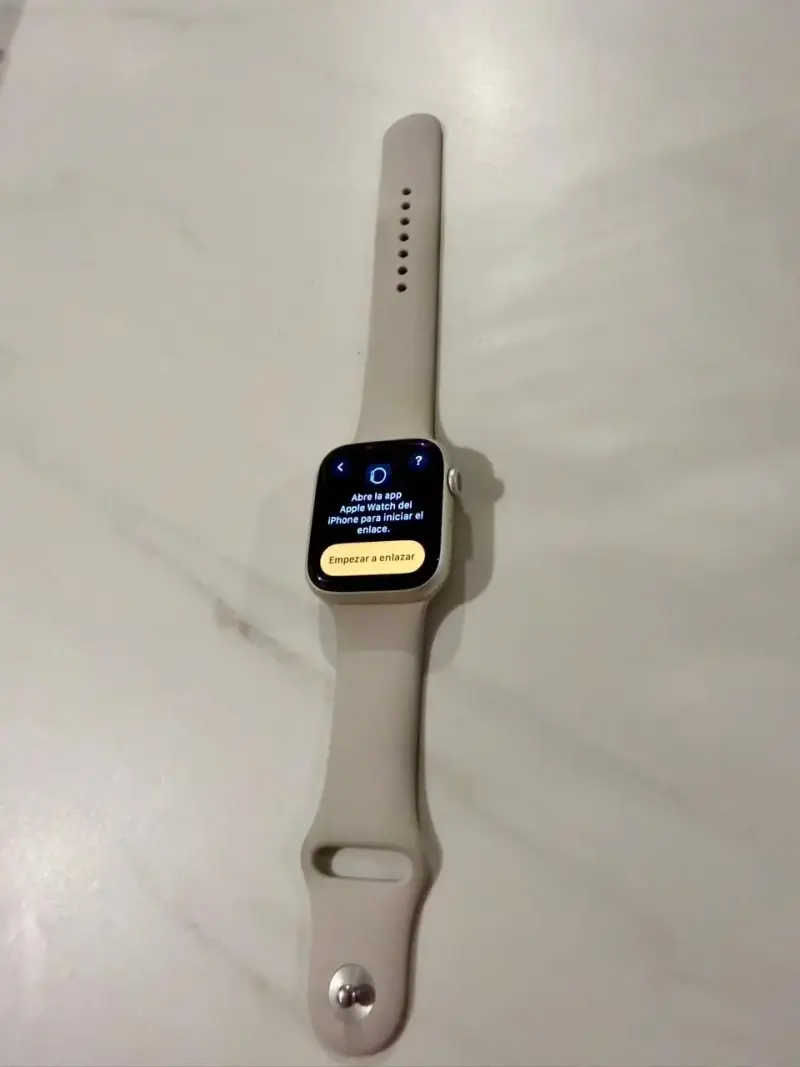 Apple Watch con correa beige en buen estado - 2