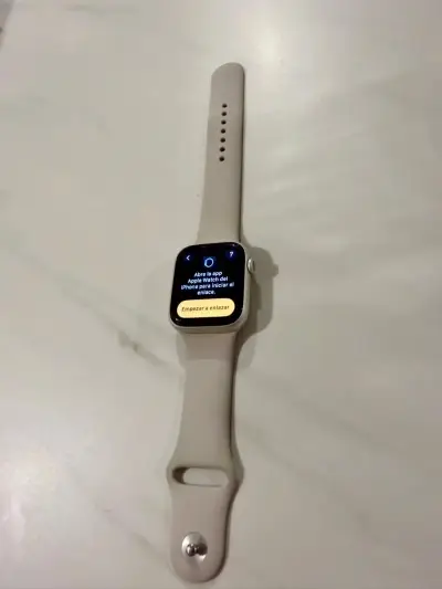 Apple Watch con correa beige en buen estado - miniatura 2