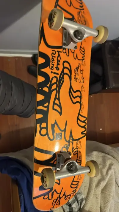 Tabla de skate Gangsta negra usada - miniatura 2