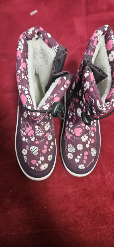 Botas de invierno para niña con diseño floral - miniatura 1