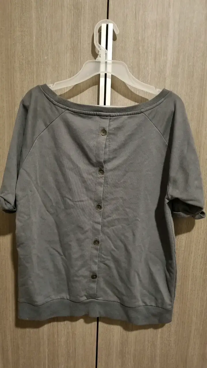 Polera gris con estampado 'I'm a love note away' - 2