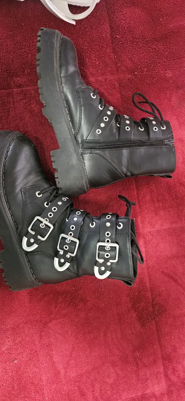Botas negras con hebillas estilo punk - 3