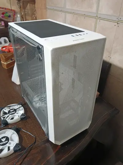 Gabinete de PC blanco con panel de vidrio - miniatura 1