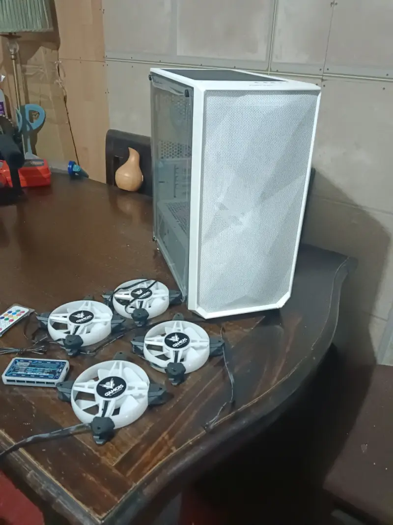 Gabinete de PC blanco con panel de vidrio - 3