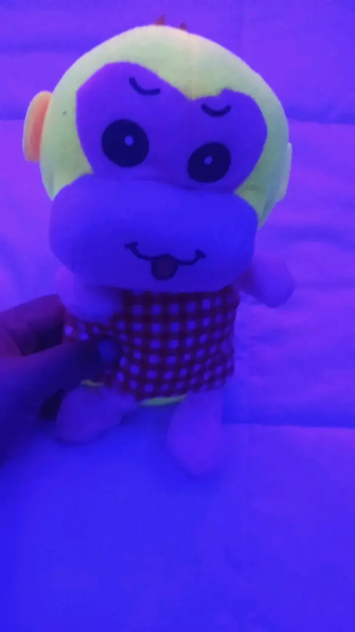 Peluche de mono con vestido a cuadros - 3