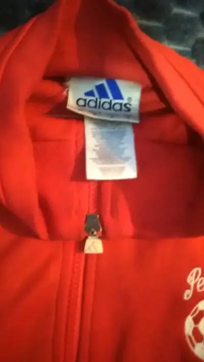 Chaqueta deportiva Adidas roja con logo - miniatura 2