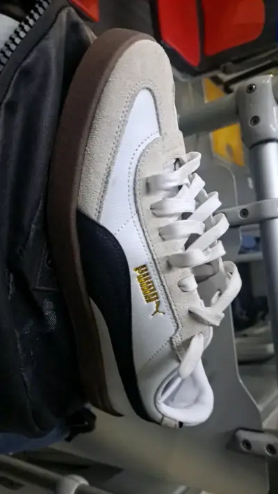 Zapatillas Puma clásicas blancas y negras - miniatura 1
