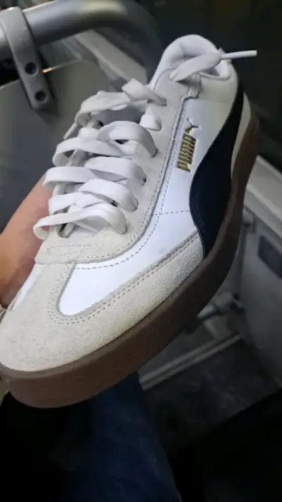 Zapatillas Puma clásicas blancas y negras - miniatura 2