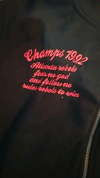 Chaqueta deportiva negra con letra A - miniatura 3