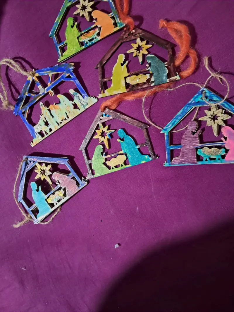Adornos navideños de madera pintados a mano - 1