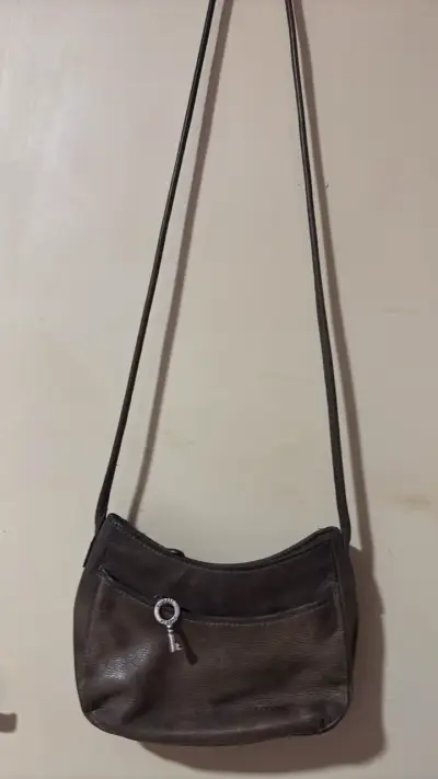 Cartera de cuero marrón con correa larga - miniatura 1