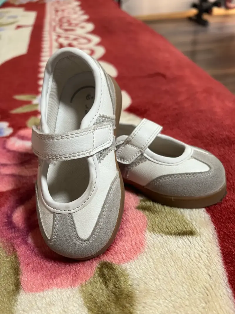 Zapatos de bebé blancos con velcro - 2