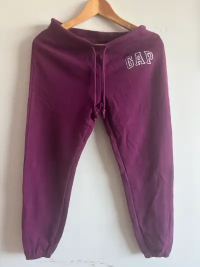 Pantalones deportivos morados GAP para mujer - miniatura 1