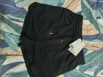 Shorts deportivos negros para mujer HYM - miniatura 1