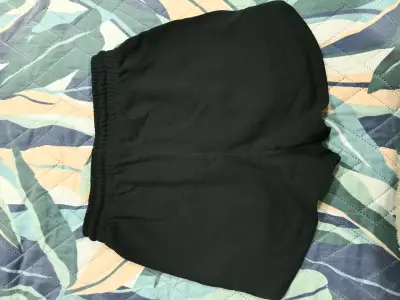 Shorts deportivos negros para mujer HYM - miniatura 2